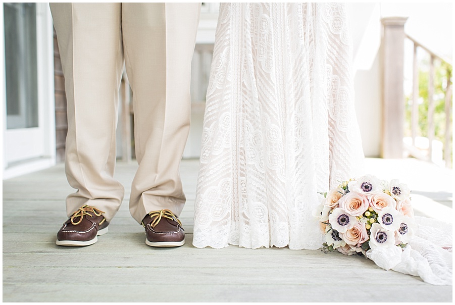 Bride and Groom shoes and bouquet details 