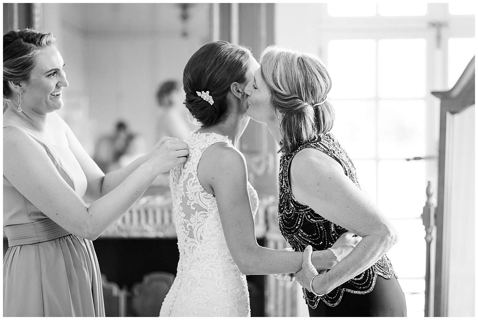 MOB and bride share a moment in the bridal suite at Glen Manor